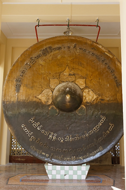 Mandalay-Bouddha Mahamuni-036